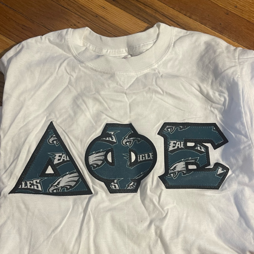 Delta Phi Epsilon Philadelphia Eagles Letters, Short Sleeve Shirt - Size Small